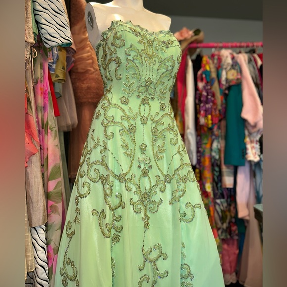 Glowing Sherbert Gown - Picture 1 of 16